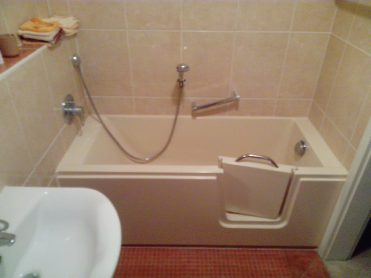 Baignoire standard avec porte latérale Sevilla VitaActiva AG